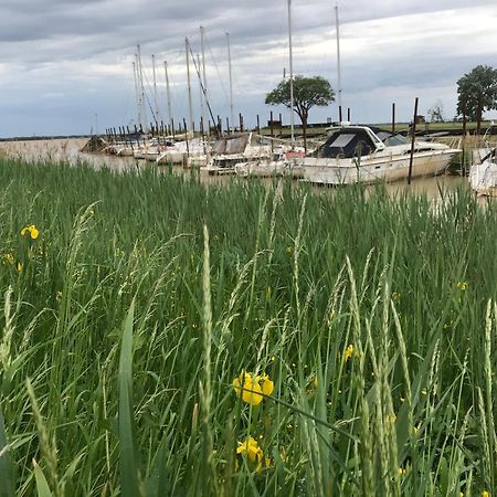 Appartement Avec Vue Panoramique Sur L'Estuaire De La Gironde Plassac  Kültér fotó